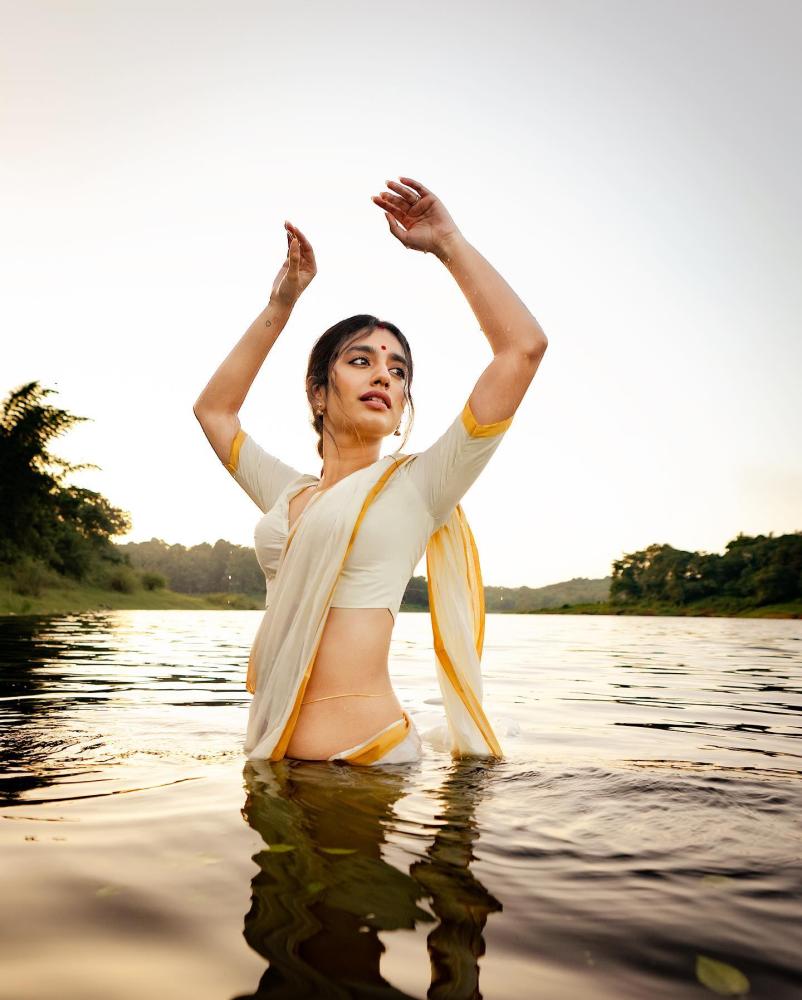 priya-prakash-varrier-new-look-photos